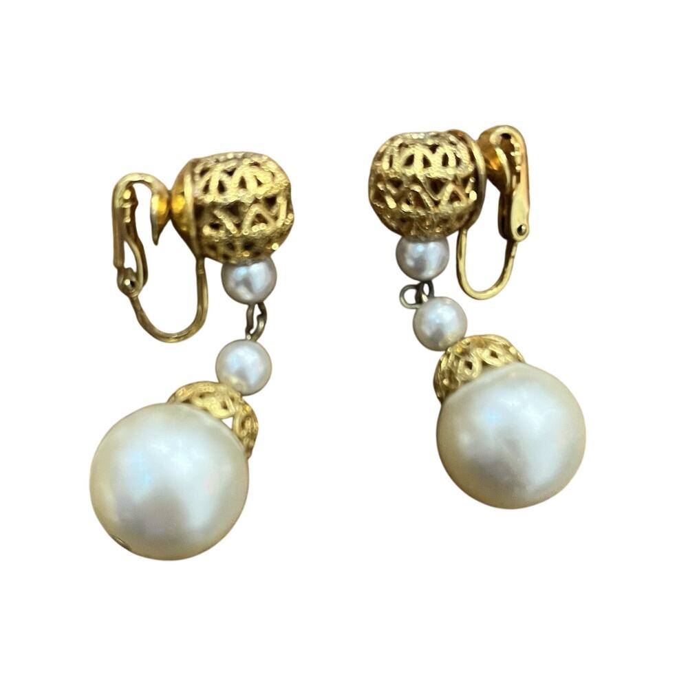 Gold Tone Clip-on Earrings Drop Dangle Faux Pearl pre-owned Vintage